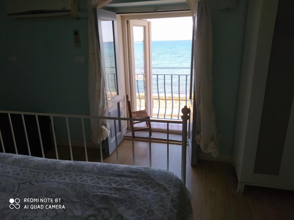 La Casetta Azzurra Naxos Giardini Naxos Bagian luar foto